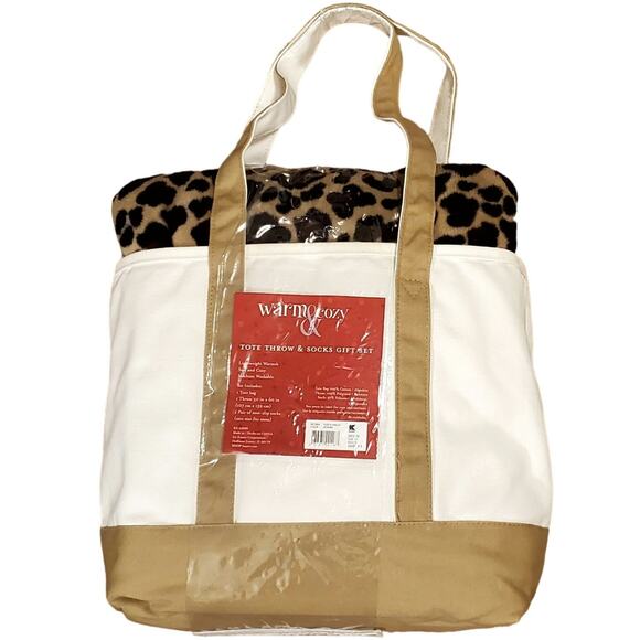 Kmart Warm and Cozy Tote Throw and Socks Gift Set Leopard Print Soft 50" x 60" - Picture 4 of 6